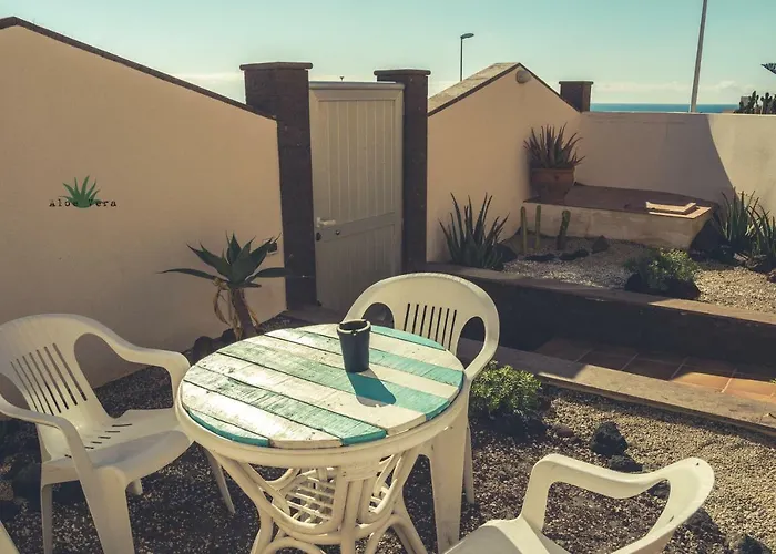 Хостел Aloe Vera Shared House *